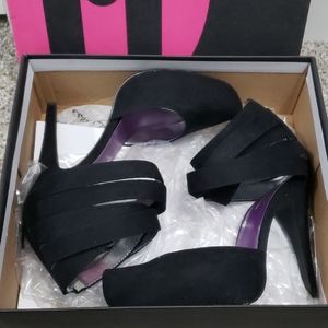 ⭐New Listing⭐ Michael Antonio suede strappy pumps